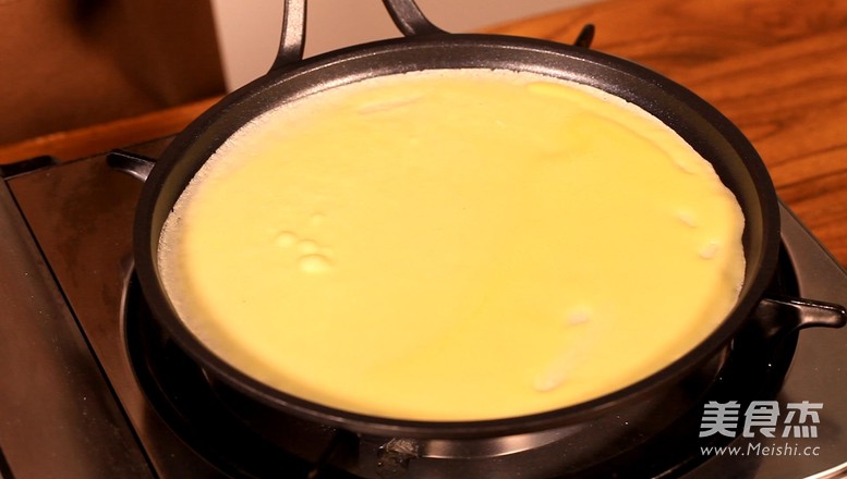 A Delicious Dessert that You Can Make with A Pan—mango Pancake recipe