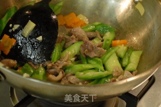 Loofah Stir-fried Pork Slices recipe