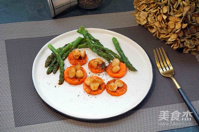 Pan-fried Asparagus and Fresh Shellfish recipe