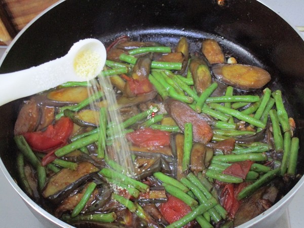 Stir-fried Cowpea with Eggplant and Tomato recipe