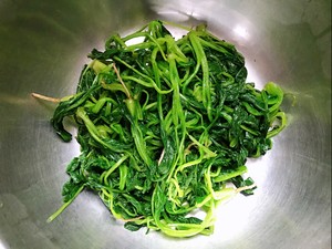 Stir-fried Spinach and Carrot Shreds recipe