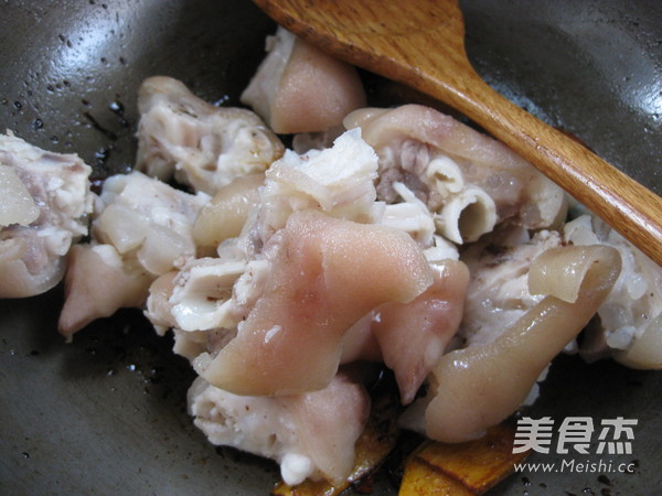 Braised Pig's Trotter with Beans recipe