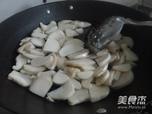 Fried Pork with Pleurotus Eryngii recipe