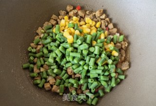 Stir-fried Beef with Corn and Cowpeas recipe