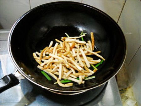 Leek-flavored Shredded Pork with Dried Tofu recipe