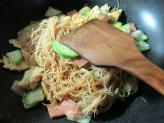 Fried Rice Noodles with Duck Eggs and Zucchini with Square Legs recipe