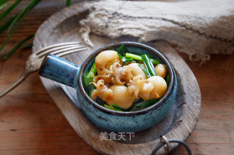 Stir-fried Cuttlefish with Spring Chives recipe