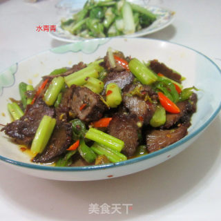 Stir-fried Cured Beef with Celery and Green Pepper recipe