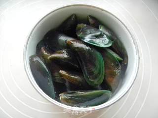 Grilled Mussels with Onions recipe