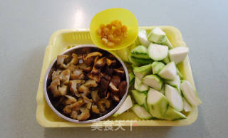 Sea Cucumber and Mushroom Stewed Loofah recipe