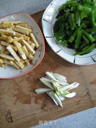 Stir-fried Cabbage Heart with Dried Tofu recipe