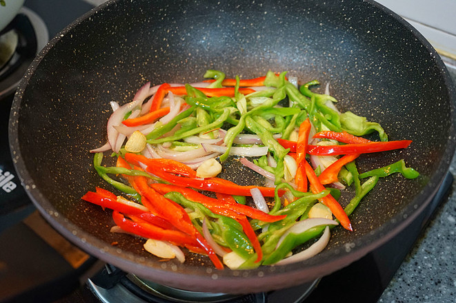 Spicy Stir-fried Pork Ears -------- Practice with Braised Pork Ears recipe