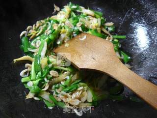 Stir-fried Cabbage with Leek and Shrimp Skin recipe