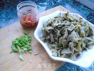 Braised Sour Lentils with Chopped Peppers recipe