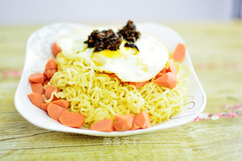 Toon Egg Instant Noodles recipe