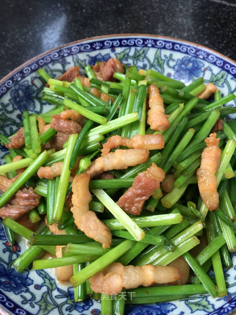 Stir-fried Pork with Leek Moss