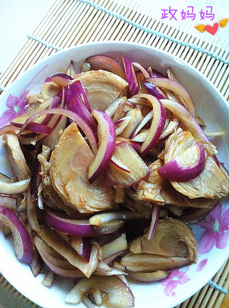 Bitter Sausage Mixed with Onions recipe