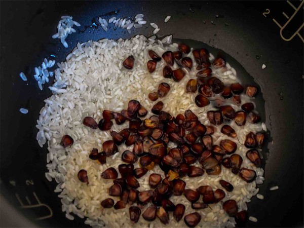 Black Glutinous Corn Braised Rice recipe