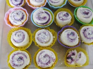 Creamy Blueberry Roll recipe