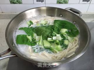 【wenzhou】noodle Soup with Razor Clams and Shrimp recipe