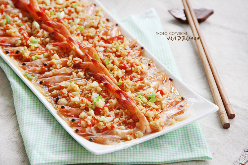 A Simple and Noodle Banquet Dish in Summer-steamed Shrimp with Garlic Vermicelli recipe