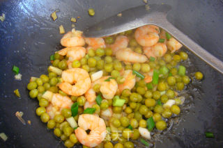 Fried Shrimp with Peas recipe
