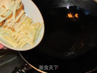 Stir-fried Double Silk with Spring Leek recipe