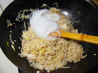 Fried Vermicelli with Sauerkraut recipe