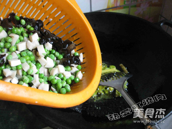 Pleurotus Eryngii and Fungus Fried Peas recipe