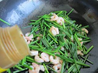Stir-fried Shrimp with Leek recipe