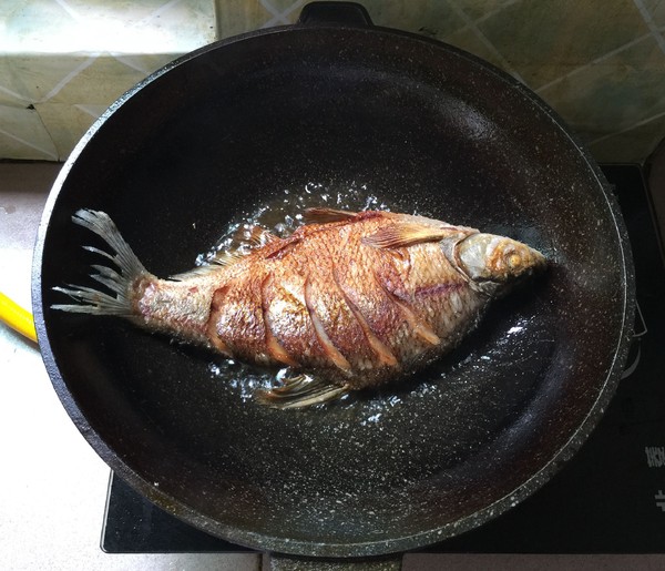 Braised Wuchang Fish with Edamame recipe