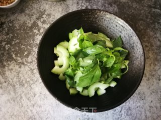 Nepeta Leaves Mixed with Cabbage recipe