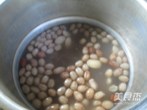 Peanuts and White Kidney Bean Sweet Soup recipe