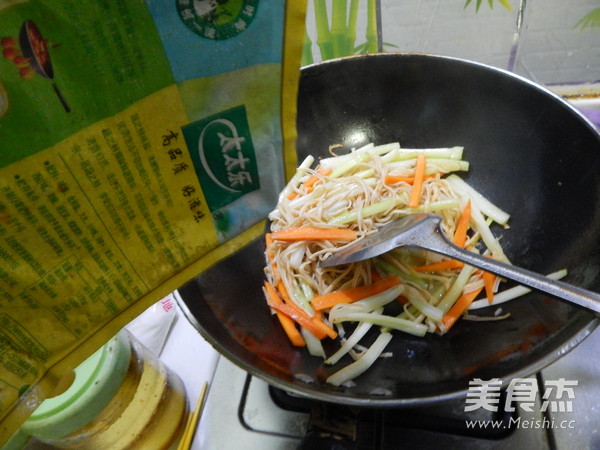 Stir-fried Shredded Beans with Celery recipe