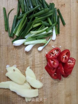 Fried Crab with Ginger and Spring Onion recipe