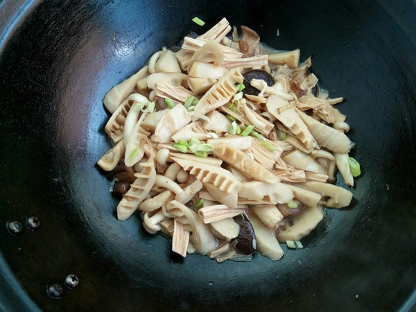 Braised Winter Bamboo Shoots and Mushrooms in Chicken Broth recipe