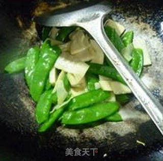 Fried Snow Peas with Winter Bamboo Shoots recipe