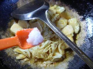 Curry Cuttlefish Balls and Cabbage recipe