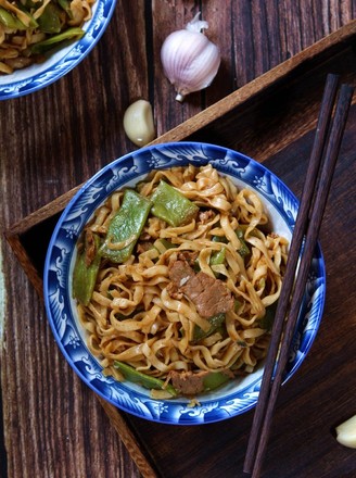 Braised Noodles with Carob Pork Slices recipe