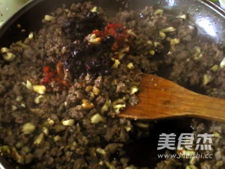 Spicy Mushroom Beef Sauce recipe