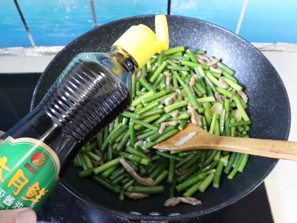 Stir-fried Pork with Garlic Moss recipe