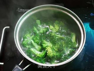 Broccoli Cashew Salad recipe