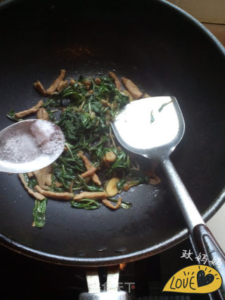 Stir-fried Shredded Pork with Dandelion recipe