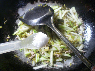 Stir-fried Pugua with Minced Meat and Pickled Vegetables recipe