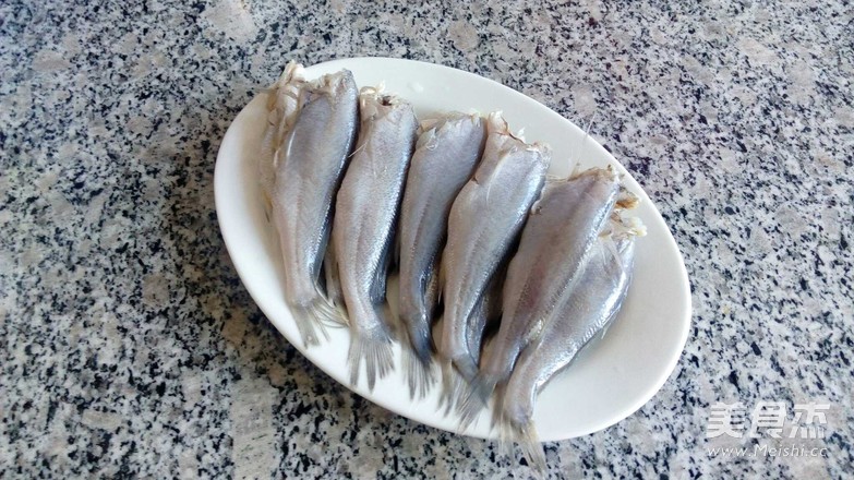 Fried Small Yellow Croaker recipe