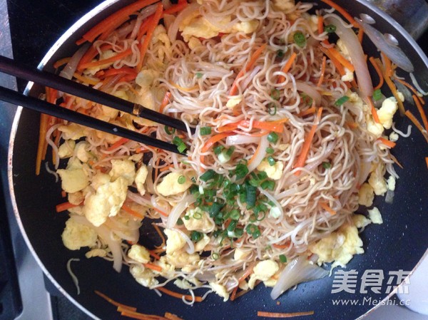 Cantonese Egg Fried Noodles recipe