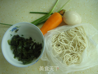 Fresh Vegetables, Egg Crust and Seaweed Noodles recipe