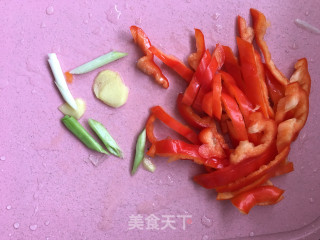 Stir-fried Lotus Root Silk recipe