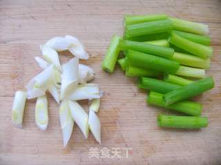 Stir-fried Rouge Lotus Root recipe