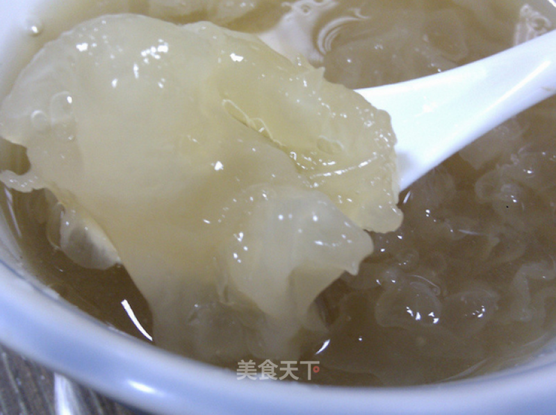 White Fungus and Lotus Seed Soup